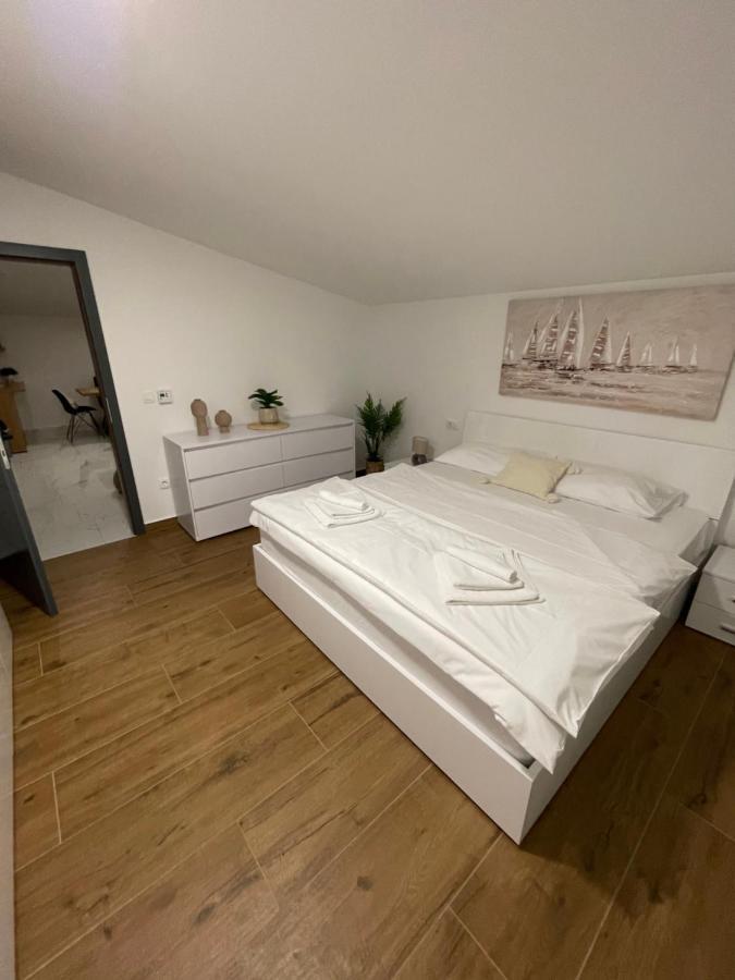 Holiday Home “Marko” With Heated Pool! نين المظهر الخارجي الصورة